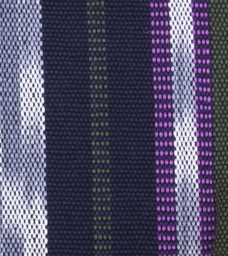 Ikat auf violetem Grund / P24