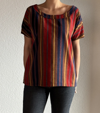 T-Shirt mit weitem Rundhals