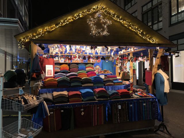 abendstimmung am weihnachtsmark el tucan an der seidengasse in zurich w