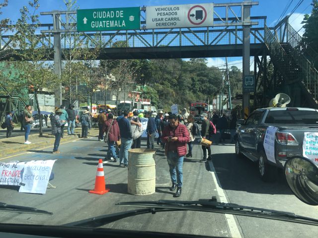 Strassenblockade vor Guatemala Stadt